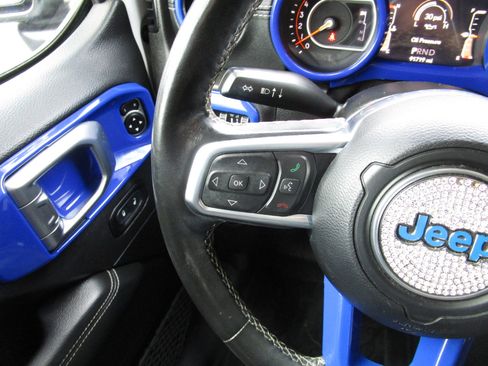 Used 2020 Jeep Gladiator Overland w/ Cold Weather Group image 13