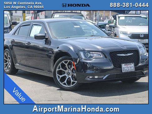 Used 2018 Chrysler 300 S RWD image 1