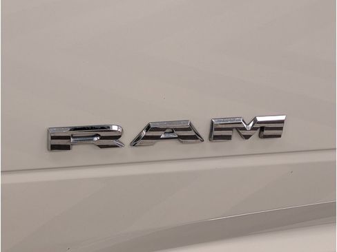 Used 2022 RAM 3500 Laramie AWD/4WD image 4