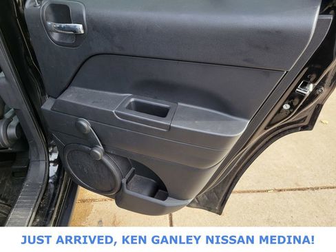 Used 2016 Jeep Patriot Sport image 19