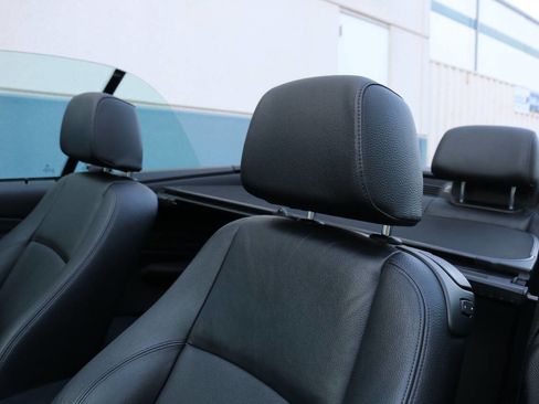 Used 2011 BMW 135i Convertible image 34