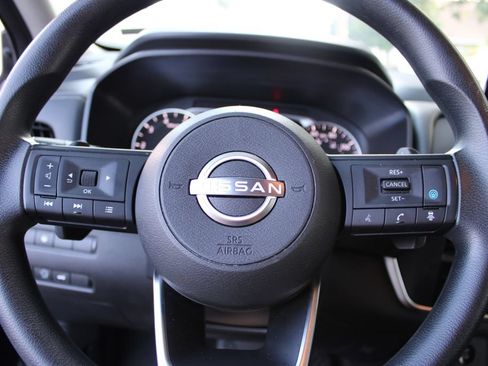 Used 2024 Nissan Rogue SV FWD image 14