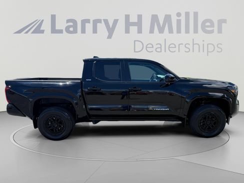 Used 2024 Toyota Tacoma SR5 AWD/4WD image 7