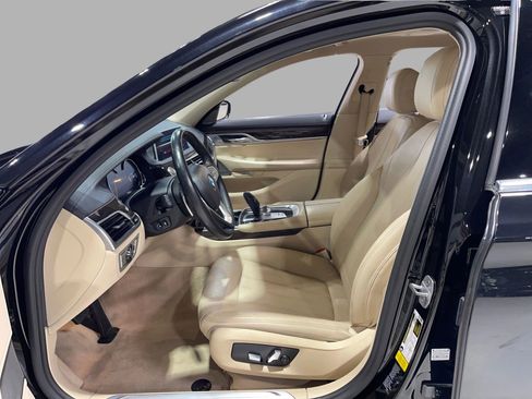 Used 2018 BMW 740i image 18