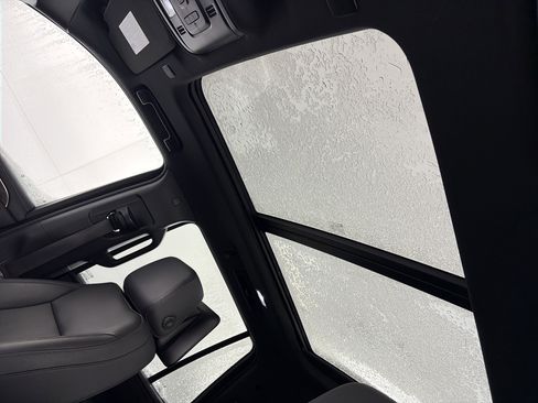 Used 2021 Chevrolet Tahoe Z71 w/ Rear Media and Nav Package image 21