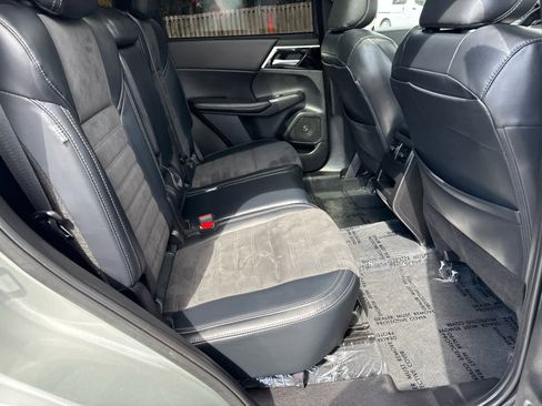 Used 2023 Mitsubishi Outlander SE image 14