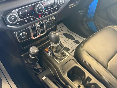 Used 2025 Jeep Wrangler Unlimited Sahara AWD/4WD image 26
