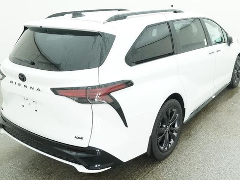 New 2026 Toyota Sienna XSE FWD image 22