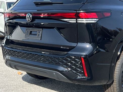 New 2026 Volkswagen Tiguan SE R-Line image 5