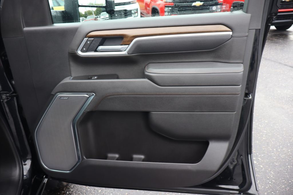 Used 2025 Chevrolet Silverado 3500 High Country w/ High Country Premium Package AWD/4WD image 26
