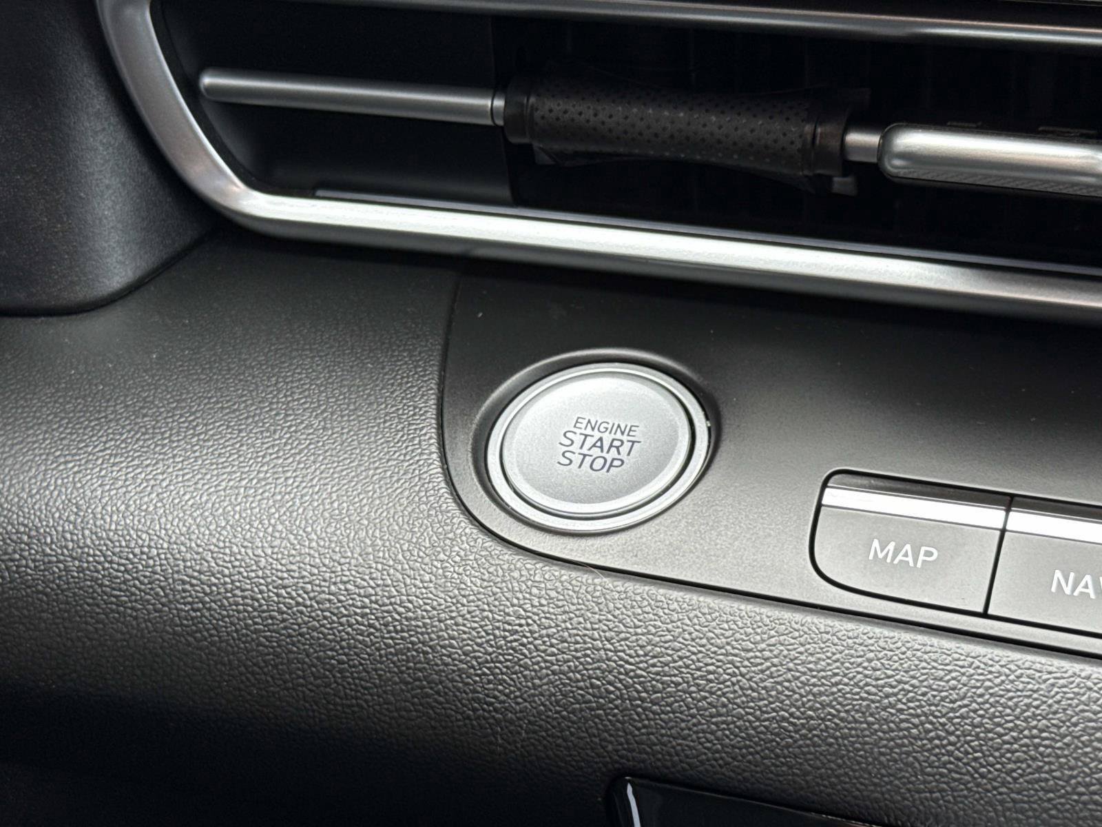 Certified 2022 Hyundai Elantra Limited FWD image 15