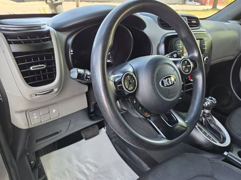 Used 2017 Kia Soul + FWD image 13