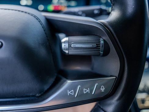 Used 2023 Lucid Air Touring image 7