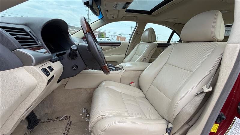 Used 2013 Lexus LS 460 AWD w/ Comfort Pkg image 24