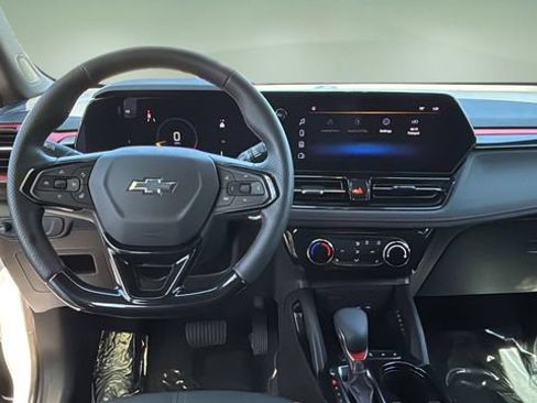 Used 2024 Chevrolet TrailBlazer RS FWD image 12