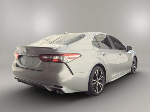 Used 2020 Toyota Camry SE w/ Convenience Package image 3