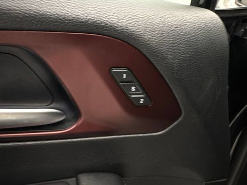 Used 2020 Chrysler Pacifica Limited FWD image 24