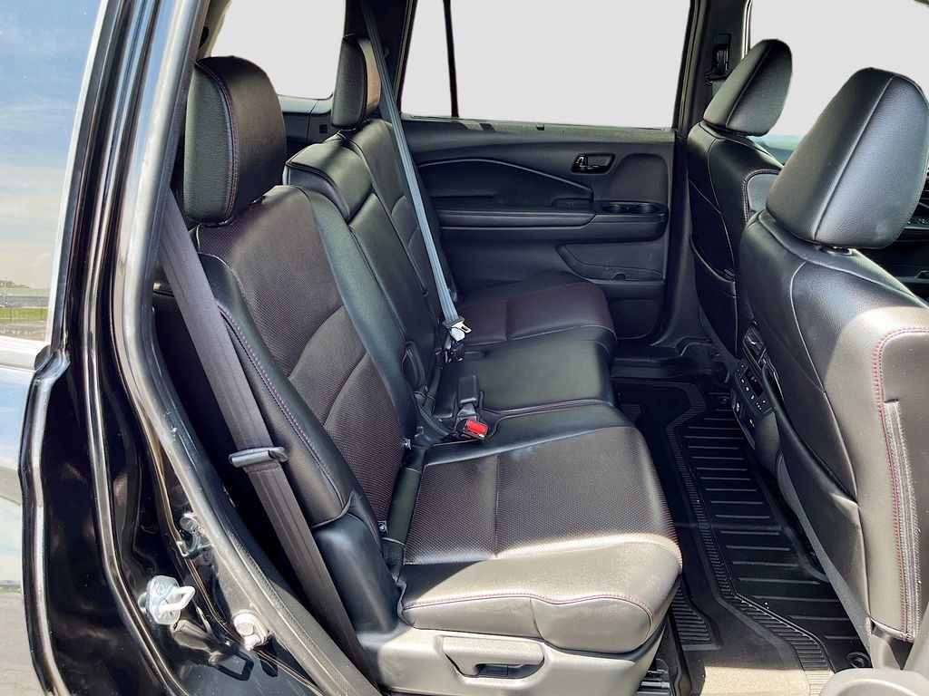 Used 2025 Honda Passport Black Edition image 29