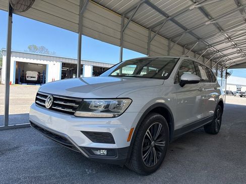 Used 2018 Volkswagen Tiguan SEL FWD image 10