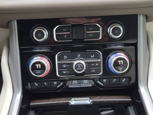 Used 2021 GMC Yukon Denali w/ Denali Premium Package image 20