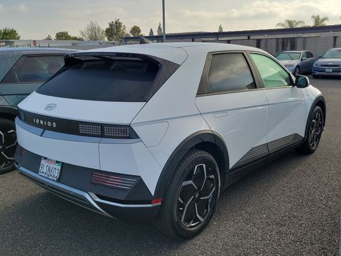Used 2024 Hyundai Ioniq 5 SEL image 5