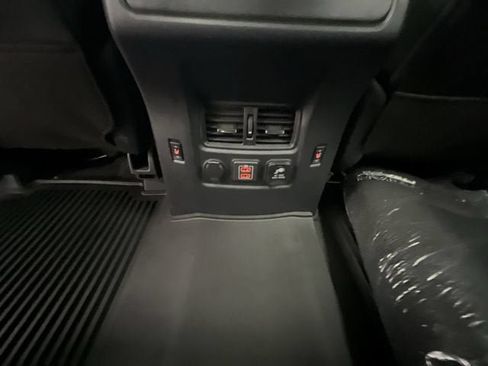 Used 2024 Nissan Titan PRO-4X w/ Pro-4x Convenience Package AWD/4WD image 22