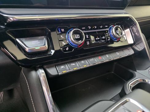 Used 2025 GMC Sierra 1500 Denali Ultimate AWD/4WD image 25