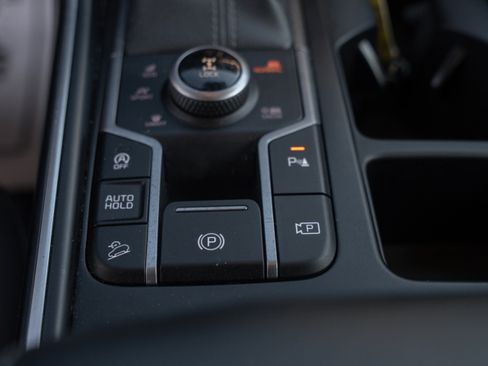 Used 2024 Kia Sorento S image 22