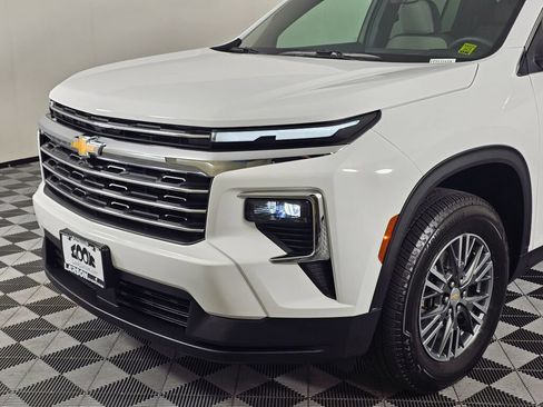Used 2025 Chevrolet Traverse LT w/ Driver Confidence Package FWD image 10