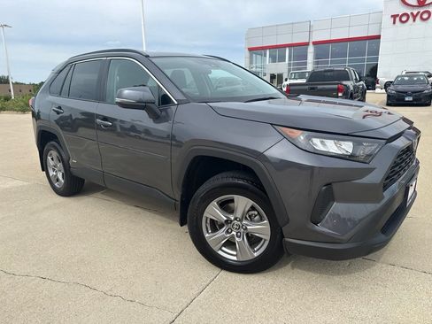 Certified 2022 Toyota RAV4 LE AWD/4WD image 2