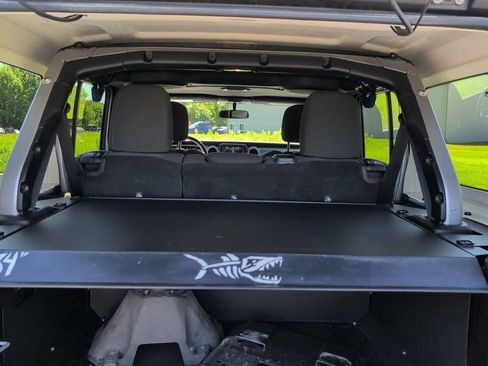 Used 2019 Jeep Wrangler Unlimited Sahara AWD/4WD image 35