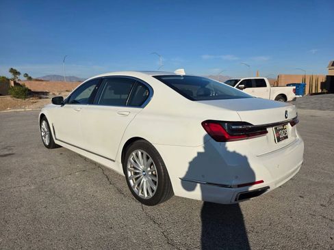 Used 2022 BMW 740i w/ Premium Package image 4