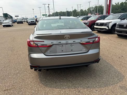 Used 2025 Toyota Camry SE AWD/4WD image 7