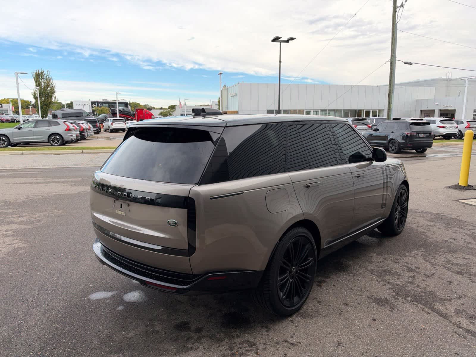 Used 2023 Land Rover Range Rover Autobiography AWD/4WD image 5