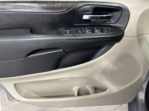 Used 2013 Dodge Grand Caravan SE image 18