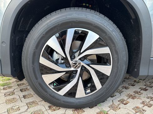 New 2025 Volkswagen Tiguan S FWD image 24