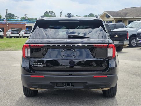 Used 2025 Ford Explorer Active RWD image 5