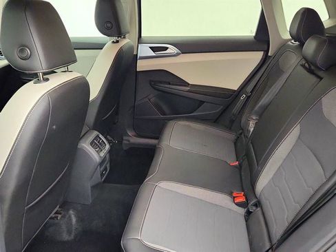 Used 2025 Volkswagen Taos SE AWD/4WD image 19