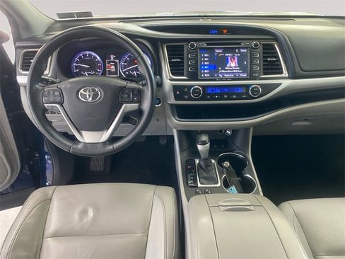 Used 2016 Toyota Highlander XLE image 9