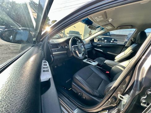 Used 2012 Toyota Camry SE FWD image 5