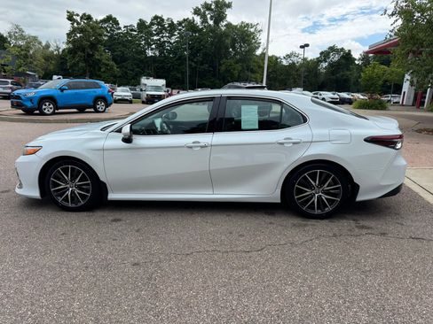 Used 2021 Toyota Camry XLE image 4