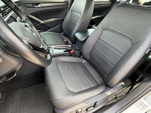 Certified 2022 Volkswagen Passat 2.0T R-Line FWD image 5