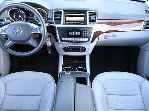 Used 2013 Mercedes-Benz GL 550 4MATIC image 13