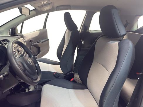 Used 2013 Toyota Yaris L image 14