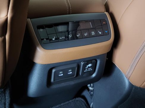 New 2026 Nissan Pathfinder Platinum FWD image 16