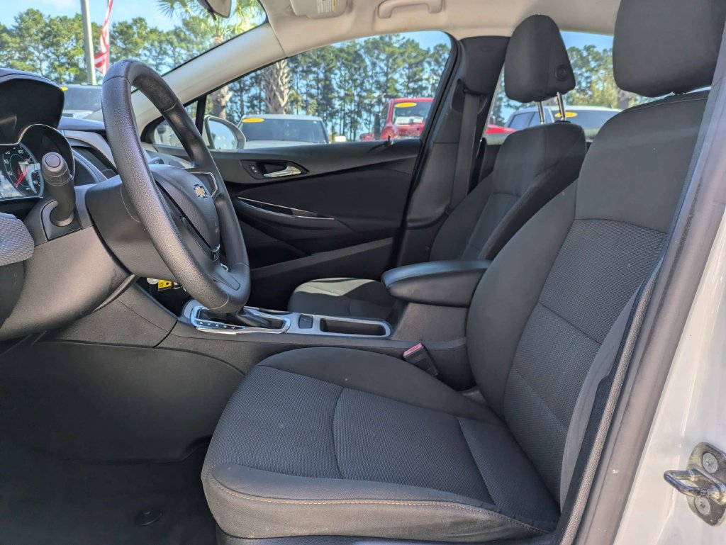 Used 2017 Chevrolet Cruze LS FWD image 19