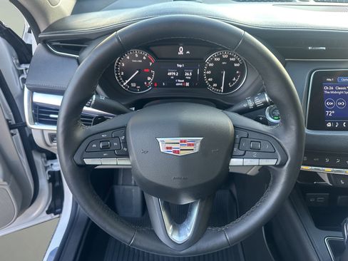 Used 2022 Cadillac XT4 Luxury w/ Cold Weather Package image 12