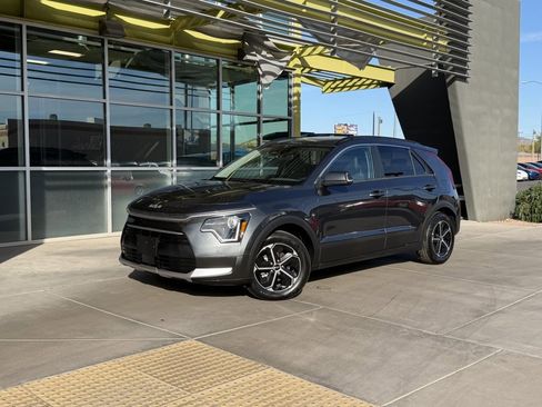 Used 2024 Kia Niro EX image 1
