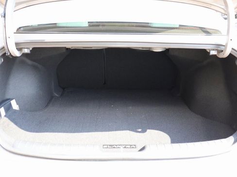 New 2025 Hyundai Elantra Limited image 15