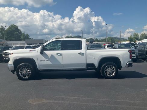 Used 2026 Chevrolet Silverado 2500 LTZ w/ LTZ Premium Package AWD/4WD image 8
